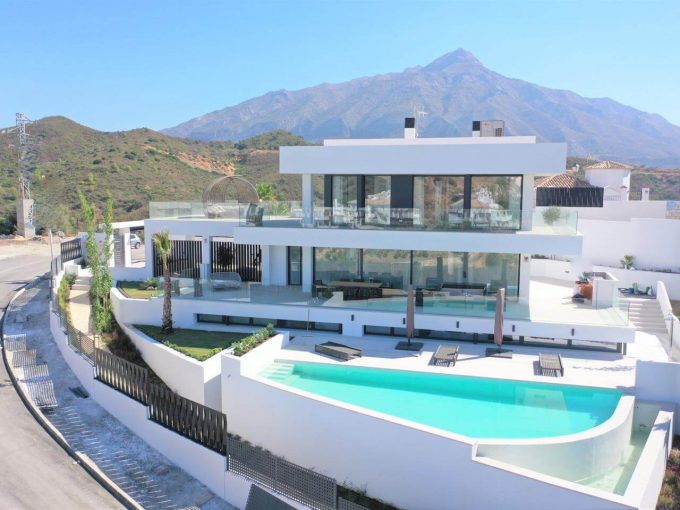 exclusive villa in Nueva Andalucia
