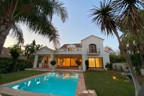 Villa in vendita a Guadalmina Baja
