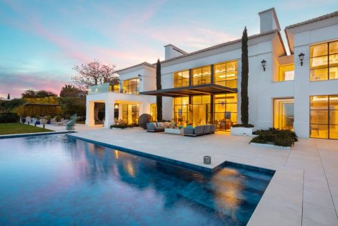 gorgeous villa for sale in Los Flamingos