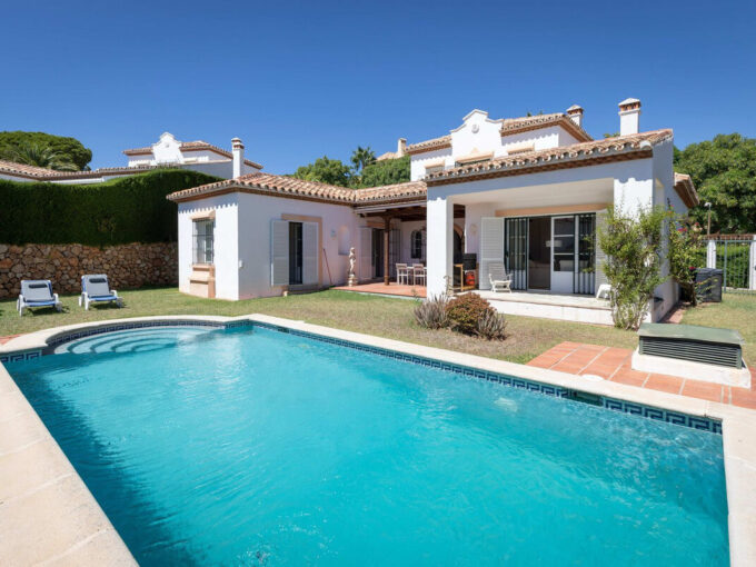 Andalusian style villa in Elviria