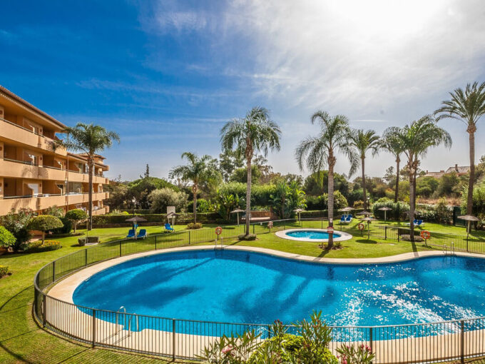 apartment within walking distance to all amenities in Elviria