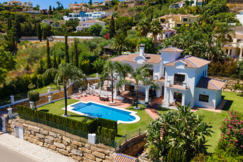 villa in El Paraiso Alto