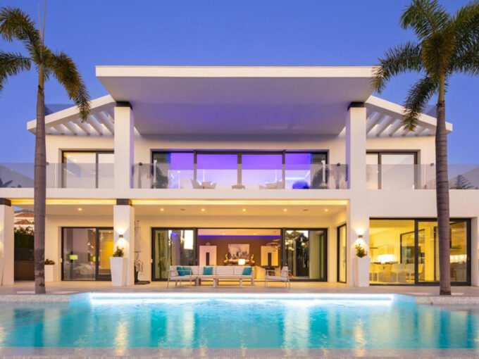 luxurious villa for sale in Nueva Andalucía