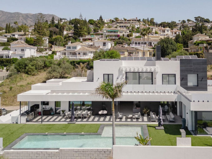 elegant contemporary style villa