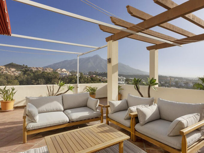duplex penthouse for sale in Nueva Andalucia