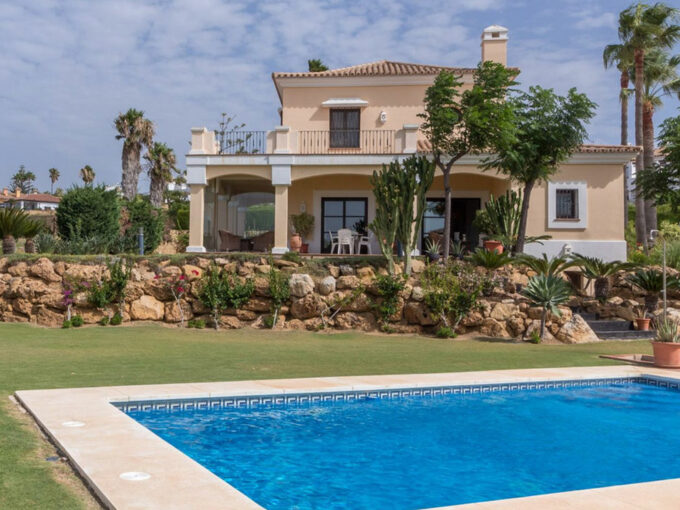 sea and golf views villa in la Duquesa
