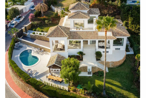 sea views villa for sale in Elviria