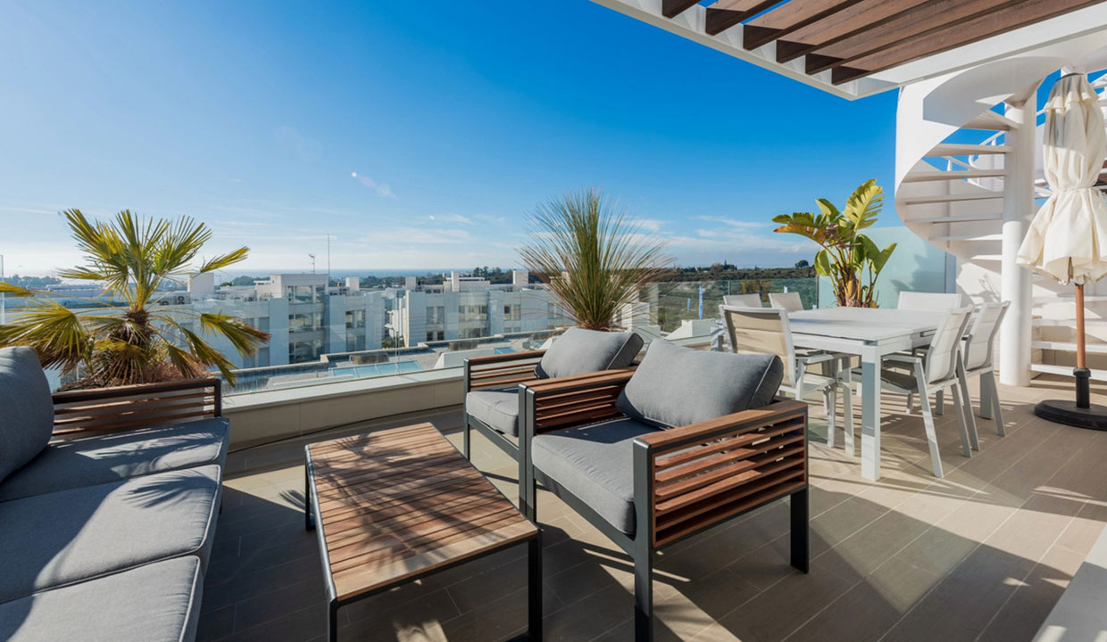 ATTICO MODERNO A NEW GOLDEN MILE | ESTEPONA